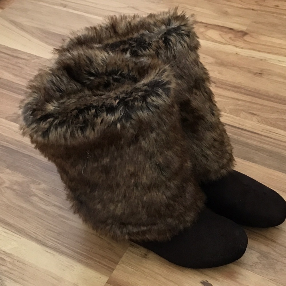 Report convertible faux fur boots! ❤️