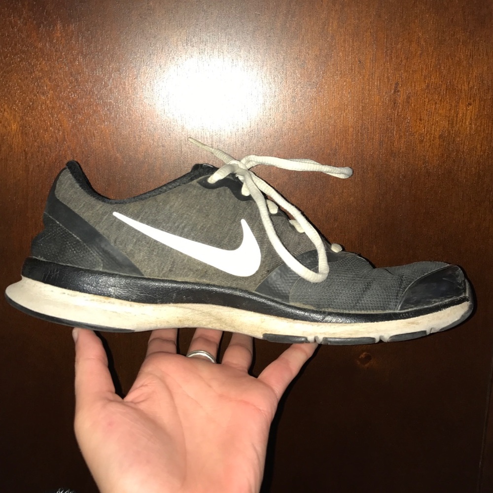 nike tennis shoes