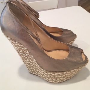 Gold tone Giuseppe zanotti wedges