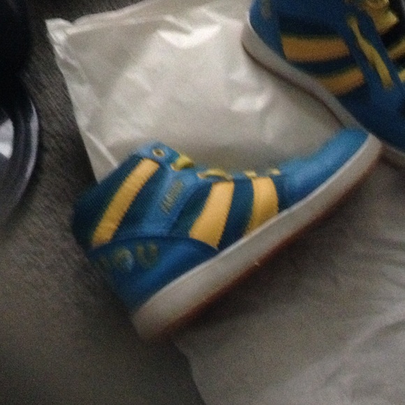 Shoes, outfits - Picture 2 of 2