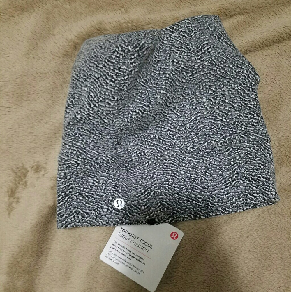 NWT, Lululemon Top Knot Toque