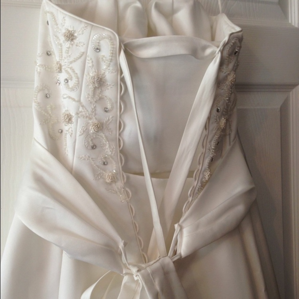 Wedding Dress - Picture 2 of 4