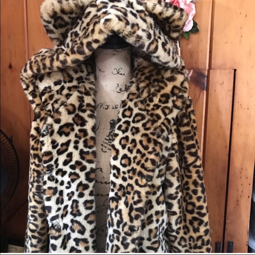 NWOT Forever 21 leapord coat