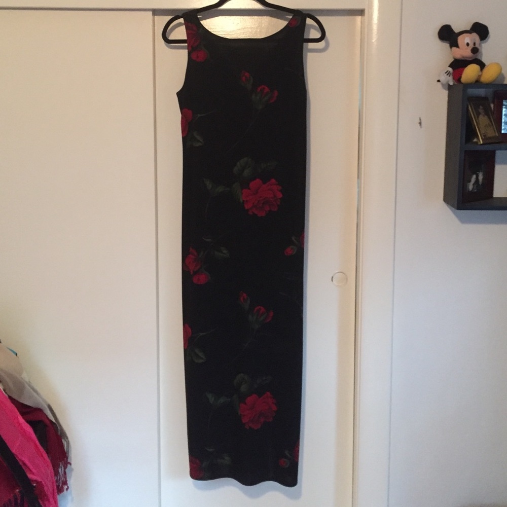 Black rose dress 👗fit would be more of a sm/med