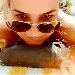 Meet your Posher, Adriana