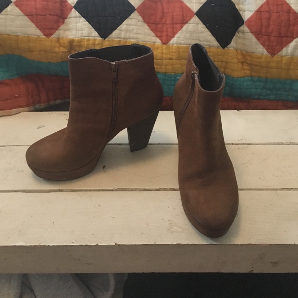 Size 10 Steve Madden booties. Ryddlle Boot.