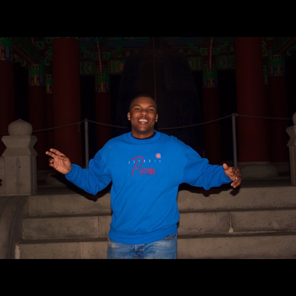 THROWBACK DETROIT PISTONS CREWNECK