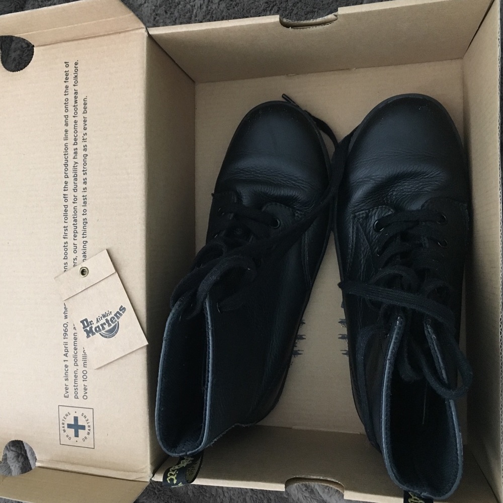 DR. MARTENS