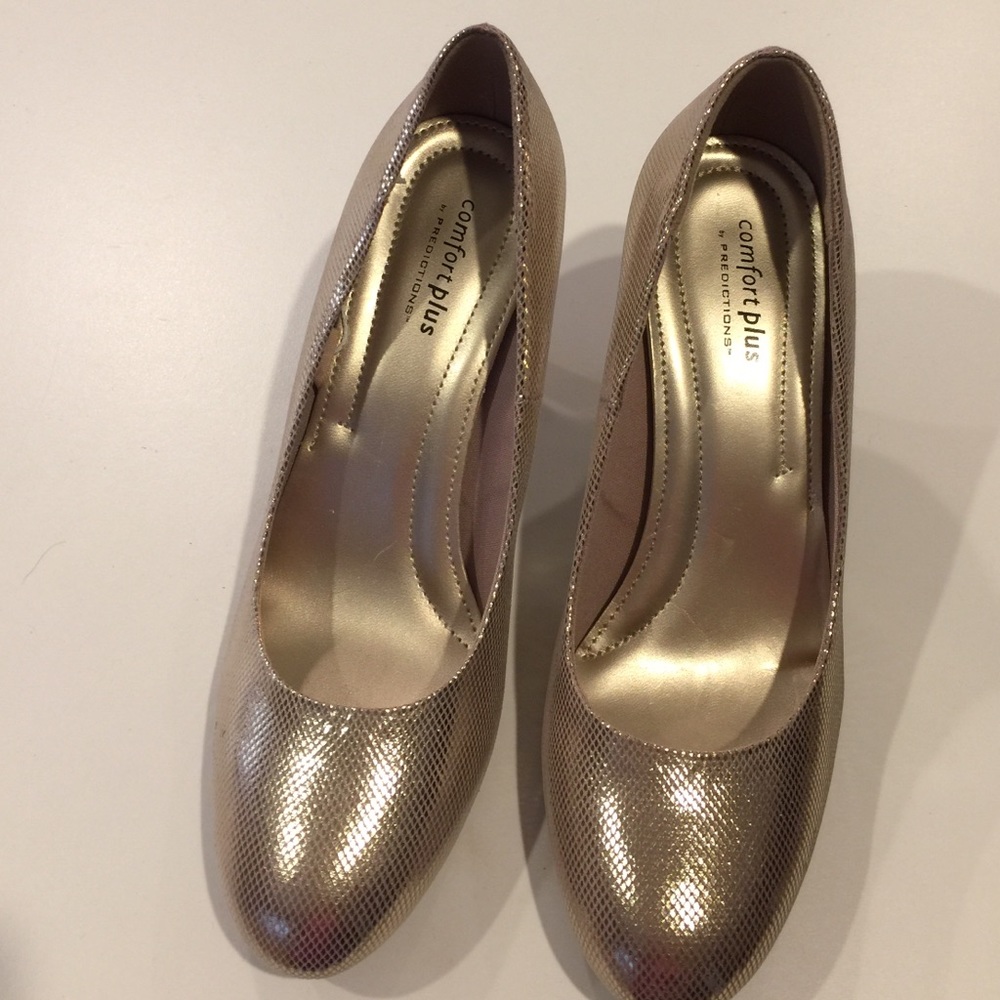 Gold shoes Comfort plus by Predictions 8 1/2M