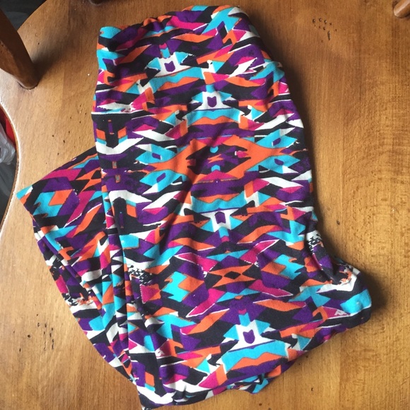LuLaRoe Other - Awesome printed OS LuLaRoe leggings pink black