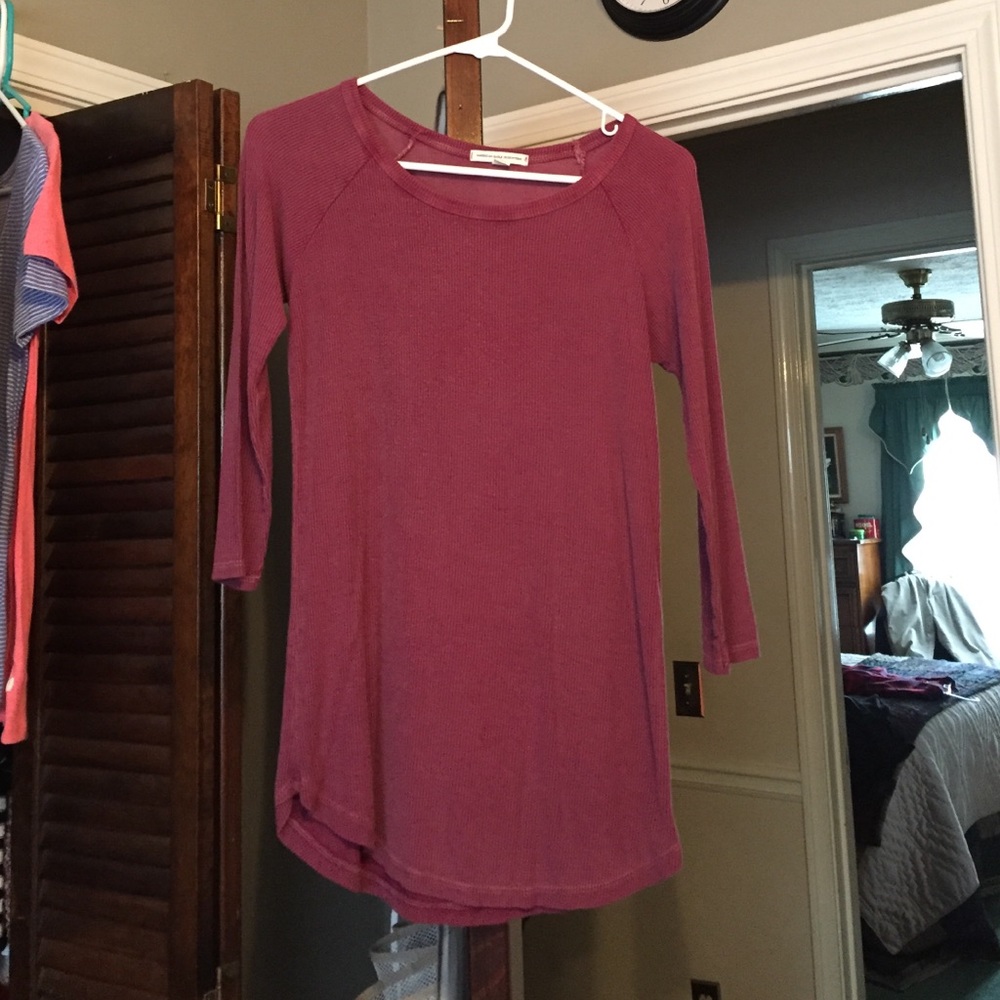 American Eagle quarter length sleeve shirt