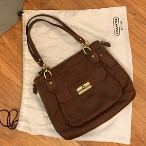 Coach brown leather expandable shoulder bag.