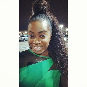 Meet your Posher, Rena