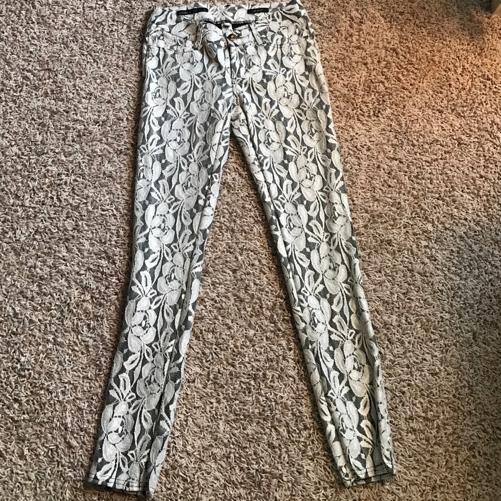 Final Sale.  Cache lace skinnies