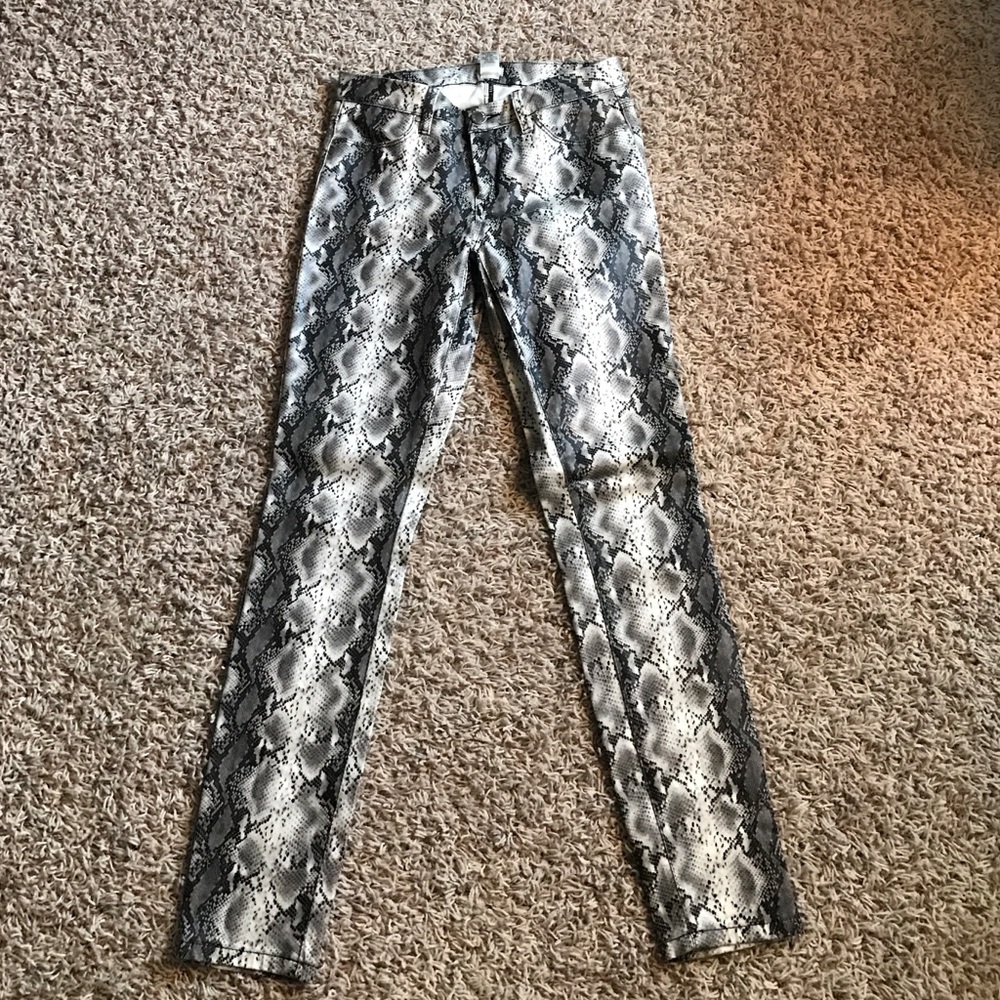 Final Sale.  Cache snakeskin leather skinnies