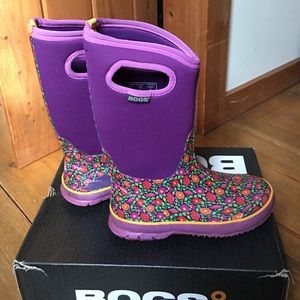 Girls BOGS boots - size 4 Youth