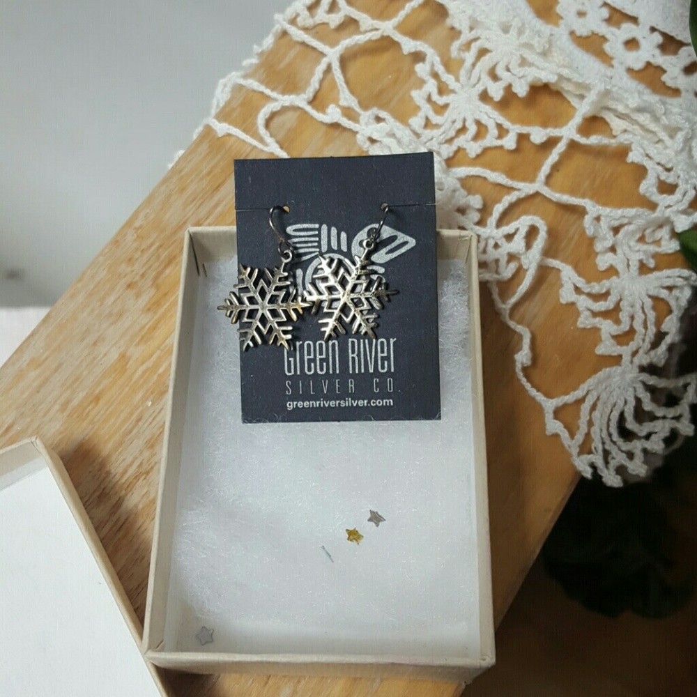SS snowflake earrings never worn