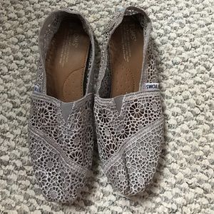 Grey lace Toms