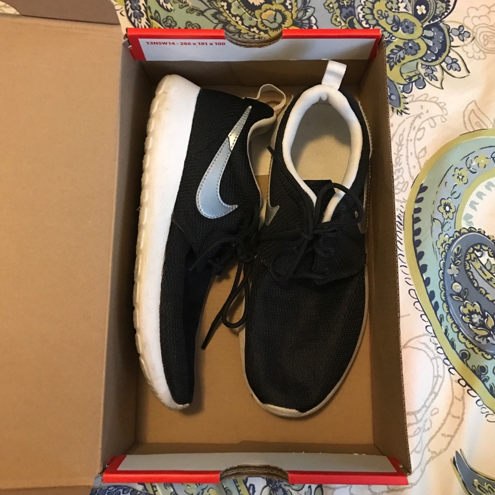 Black/Silver Nike Rosherun (GS)