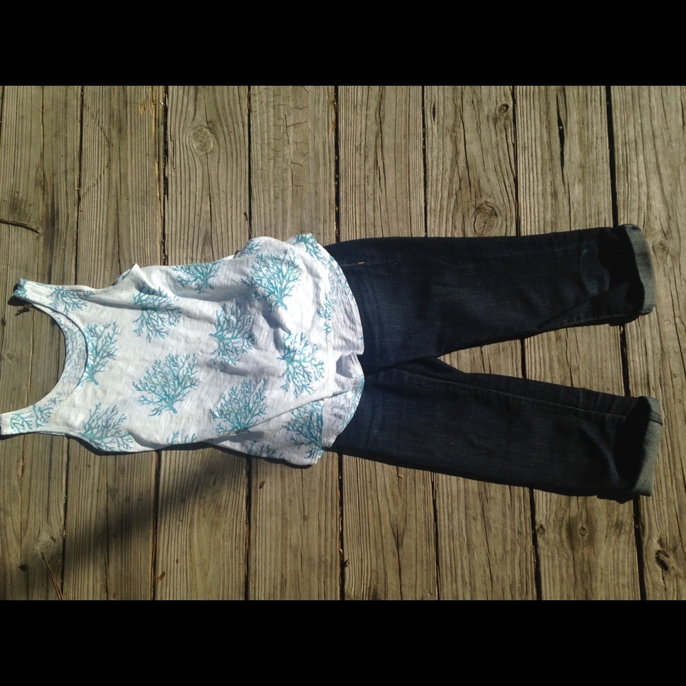 Set with jean capris and coral tank top.