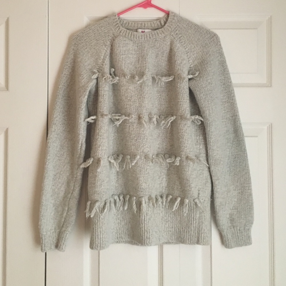 Vineyard Vines tassel sweater size medium