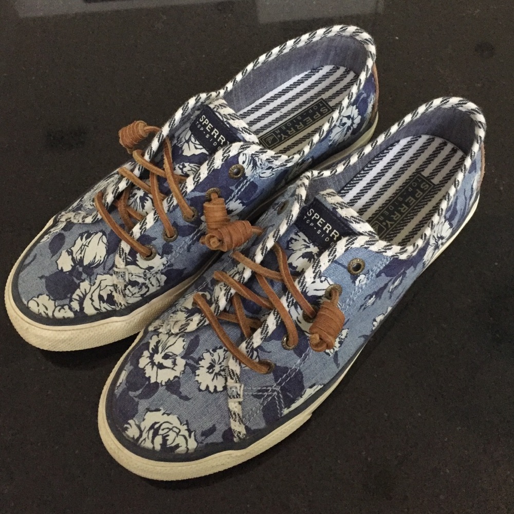 Sperry Top-Sider in super cute Navy print Size 7.5