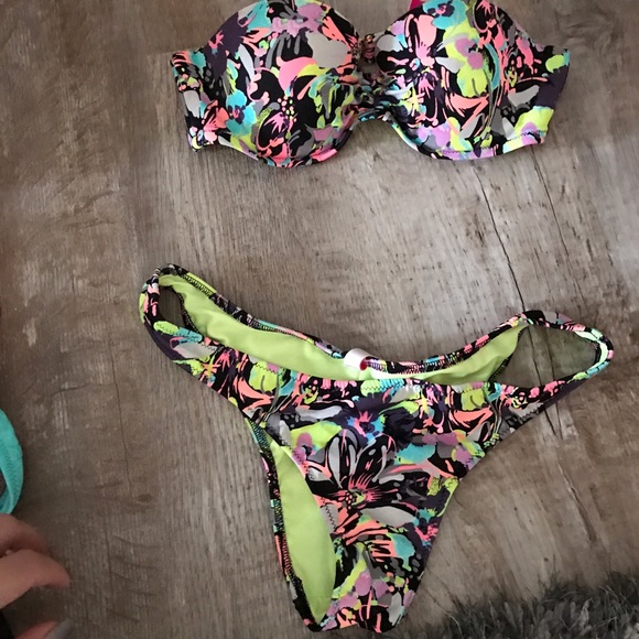 Victoria secret bathing suit - Picture 1 of 3