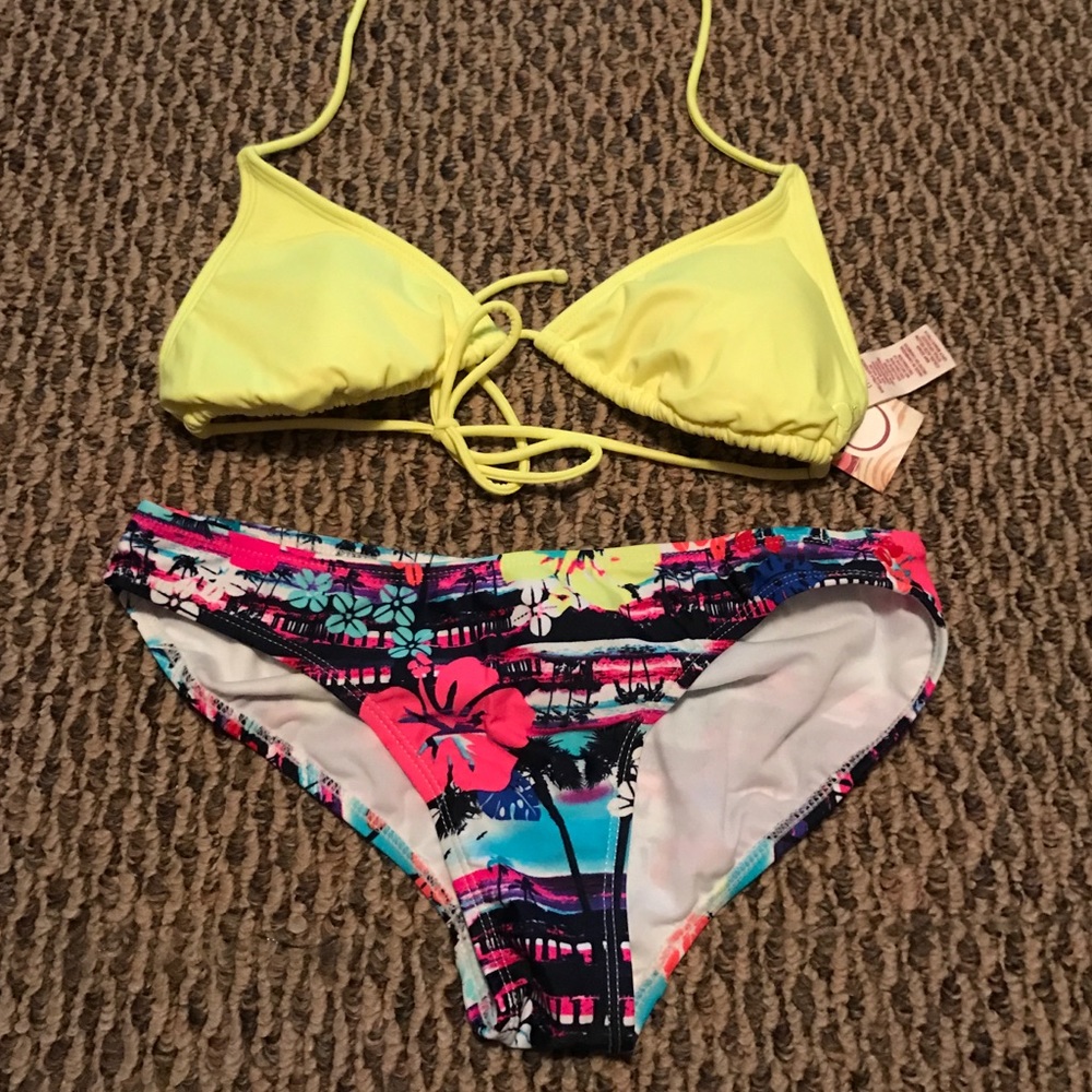 NWT triangle top bikini