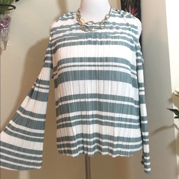 ⬆️Striped Sage Cold Shoulder Top - Picture 5 of 7