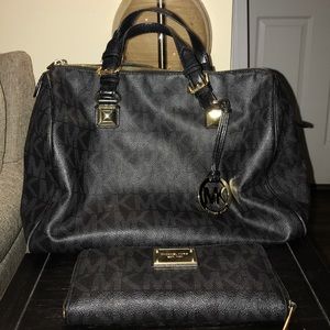 Michael Kors Large Greyson Bag and matching wallet