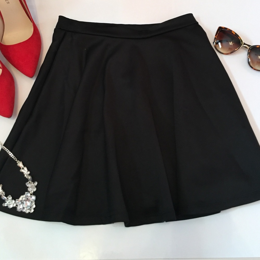 π3x Host PickπBlack Skater Skirt - Picture 1 of 3