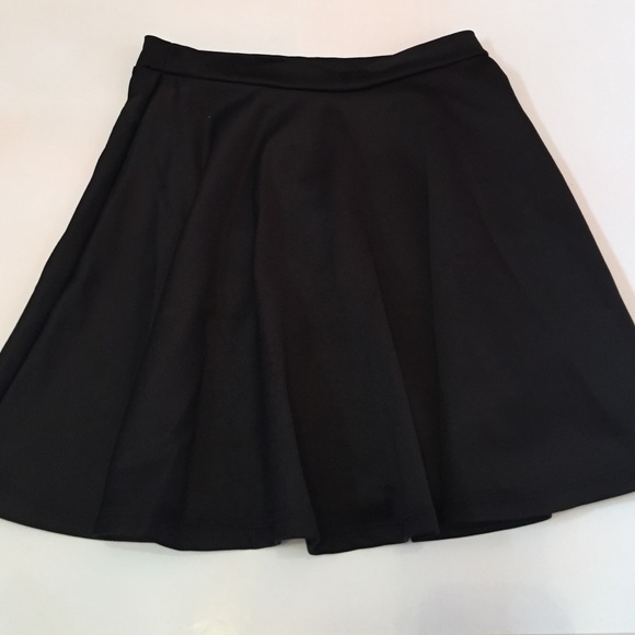 🌟3x Host Pick🌟Black Skater Skirt - Picture 2 of 3