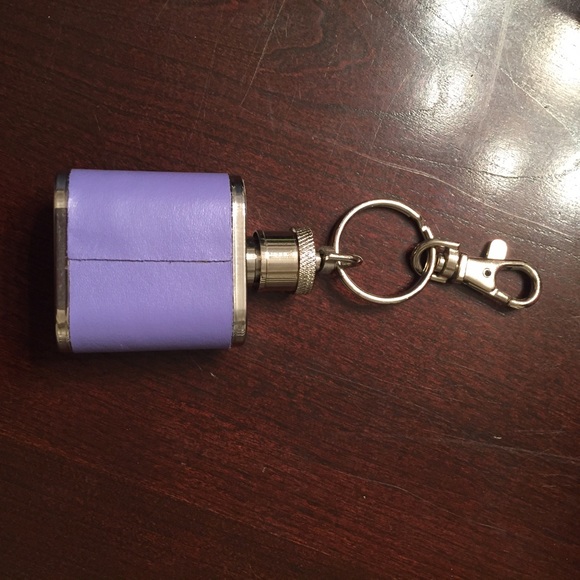Flask Keychain - Picture 2 of 3