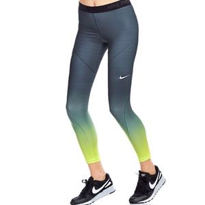 Nike Pro Dri-FIT Hyperwarm Training Tight