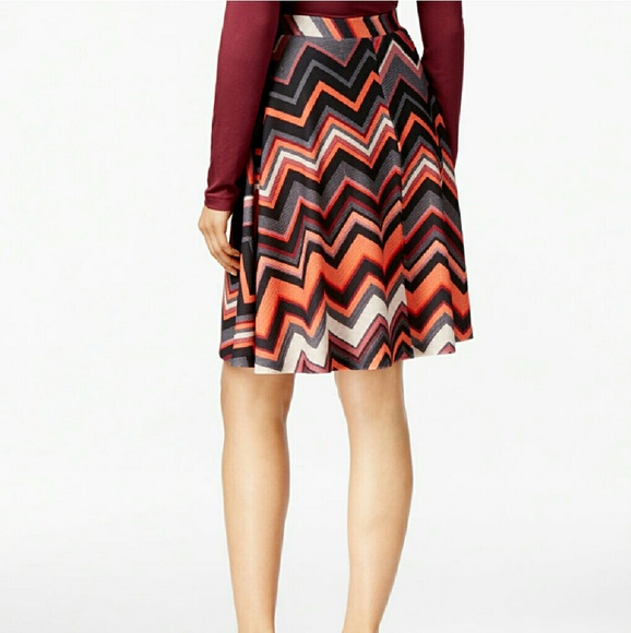 ECI Chevron - print Textured A-line skirt - Picture 2 of 5