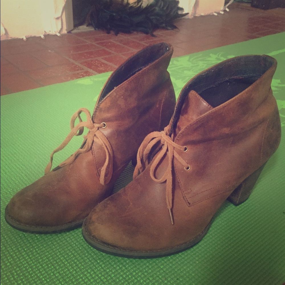 Indigo by Clarks healed desert bootie /ankle boot