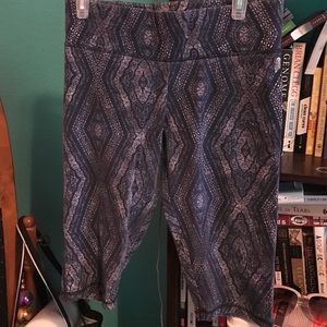 Victoria secret crop yoga pants