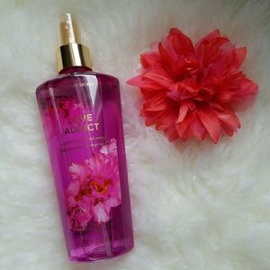 Victoria's Secret Love Addict Fragrance Mist