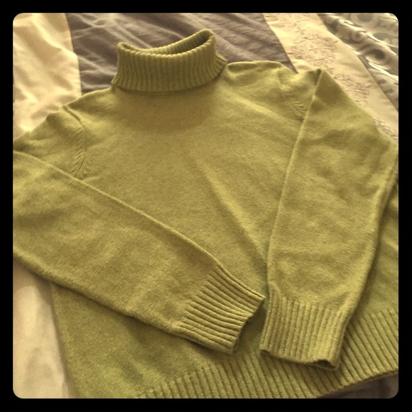 Light green super soft turtleneck sweater - Picture 1 of 3