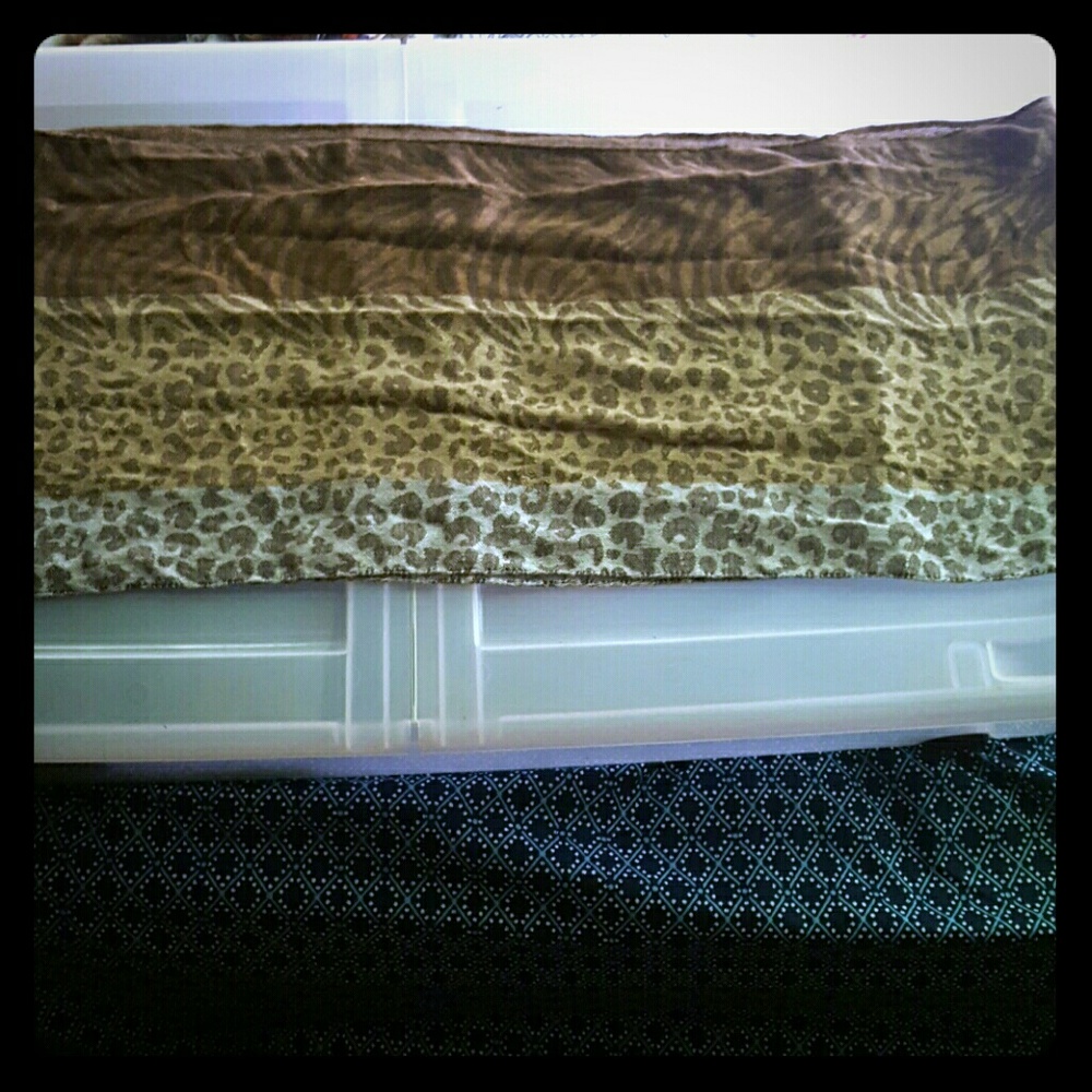 Very cute scarf! ?