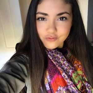 Meet your Posher, Kiana