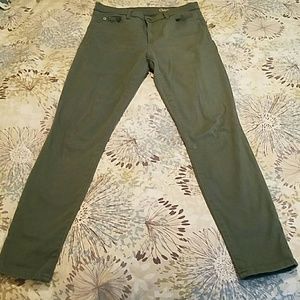 EUC Size 8 long green Gap high rise skinny pants