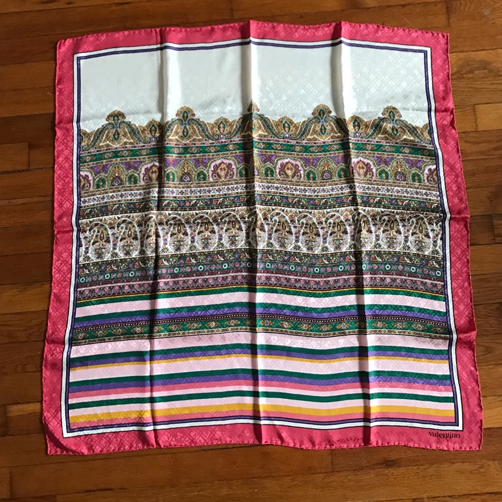 ✨Vintage Valentino silk scarf