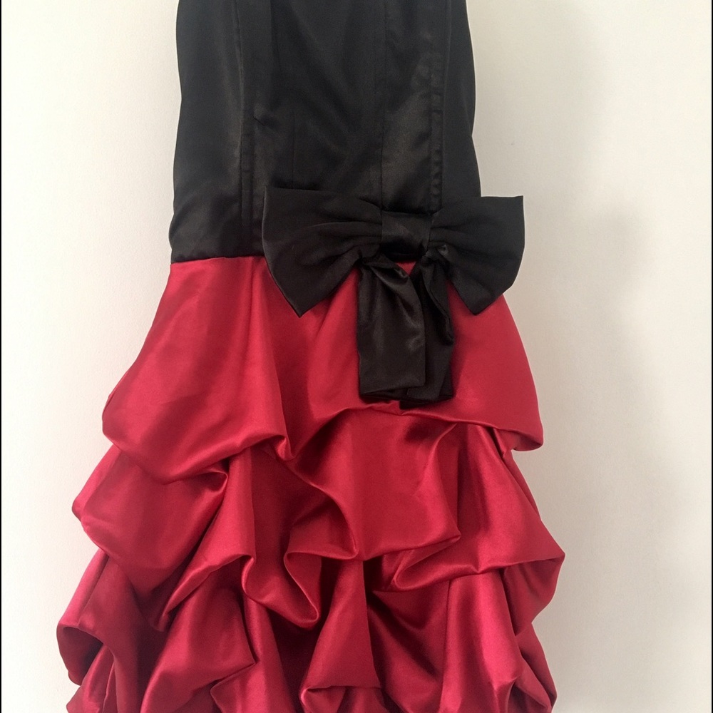 NWOT "Speechless" strapless dress. Junior size 1