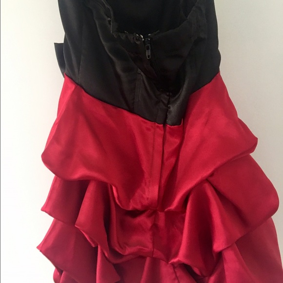 NWOT "Speechless" strapless dress. Junior size 1 - Picture 4 of 4