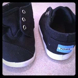 Girls Toddler slip-on Velcro Black Tom's sz 4T