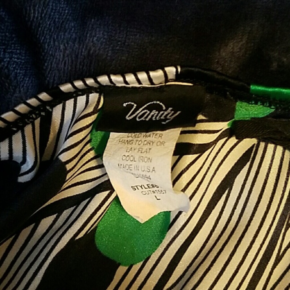 Large halter top - Picture 2 of 3