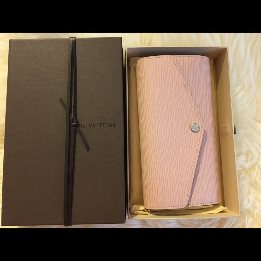 SOLD! Authentic Brand new LV Sarah wallet