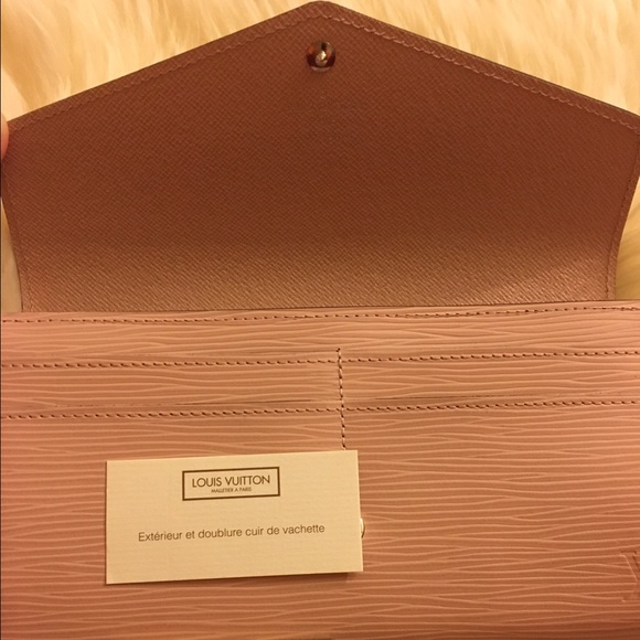 SOLD! Authentic Brand new LV Sarah wallet - Picture 2 of 4