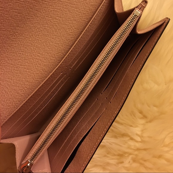 SOLD! Authentic Brand new LV Sarah wallet - Picture 3 of 4